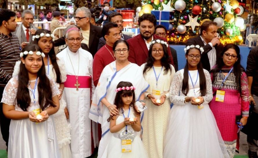 Kolkata: West Bengal Chief Minister Mamata Banerjee inaugurates The Kolkata Christmas festival at Allen Park in Kolkata on Dec 21, 2022. (Photo: Kuntal Chakrabarty/IANS)