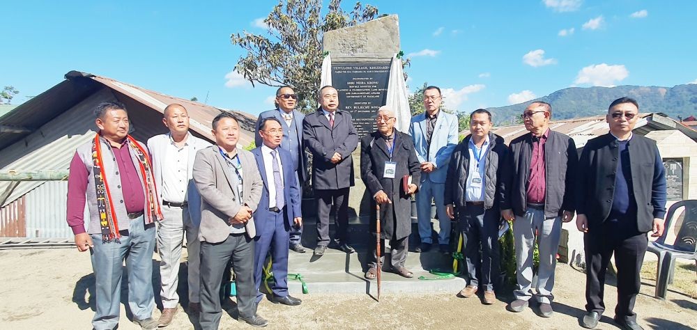 Neiba Kronu and others after unveiling the monolith and inaugurating Tepfulomi village on December 2. (Morung Photo)