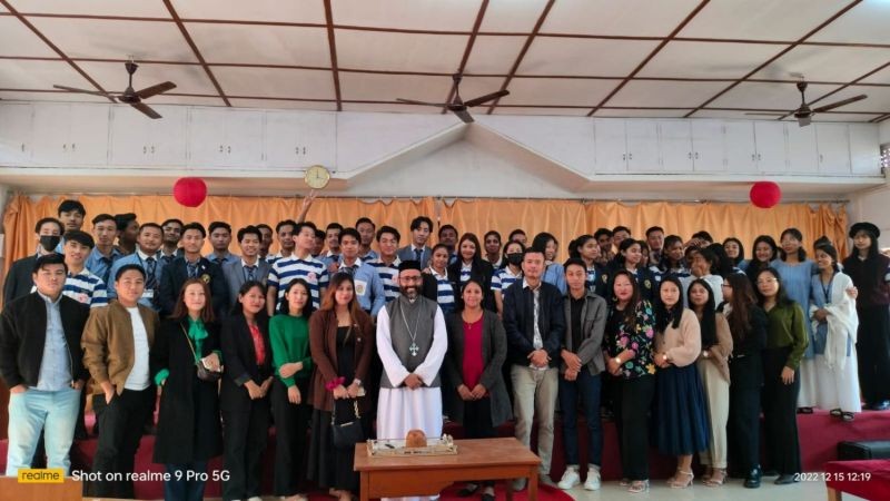 MGM College, Dimapur, organised an advent Christmas programme on December 15 at the College auditorium with the management, faculty and students of all the semesters. The Evangelical Union of MGM College took the lead to organise the programme during which students and faculty presented hymns and Christmas Carols. Among other, Principal Fr Dr PS Varghese also addressed the programme and deliberated upon the beauty and glory of the holy season.