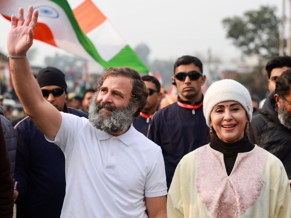 Karnataka : Indian actress Urmila Matondkar joins Rahul Gandhi in Bharat Jodo Yatra Nagrota, in Udhampur on Tuesday, jan. 24, 2023. (Photo: Twitter)