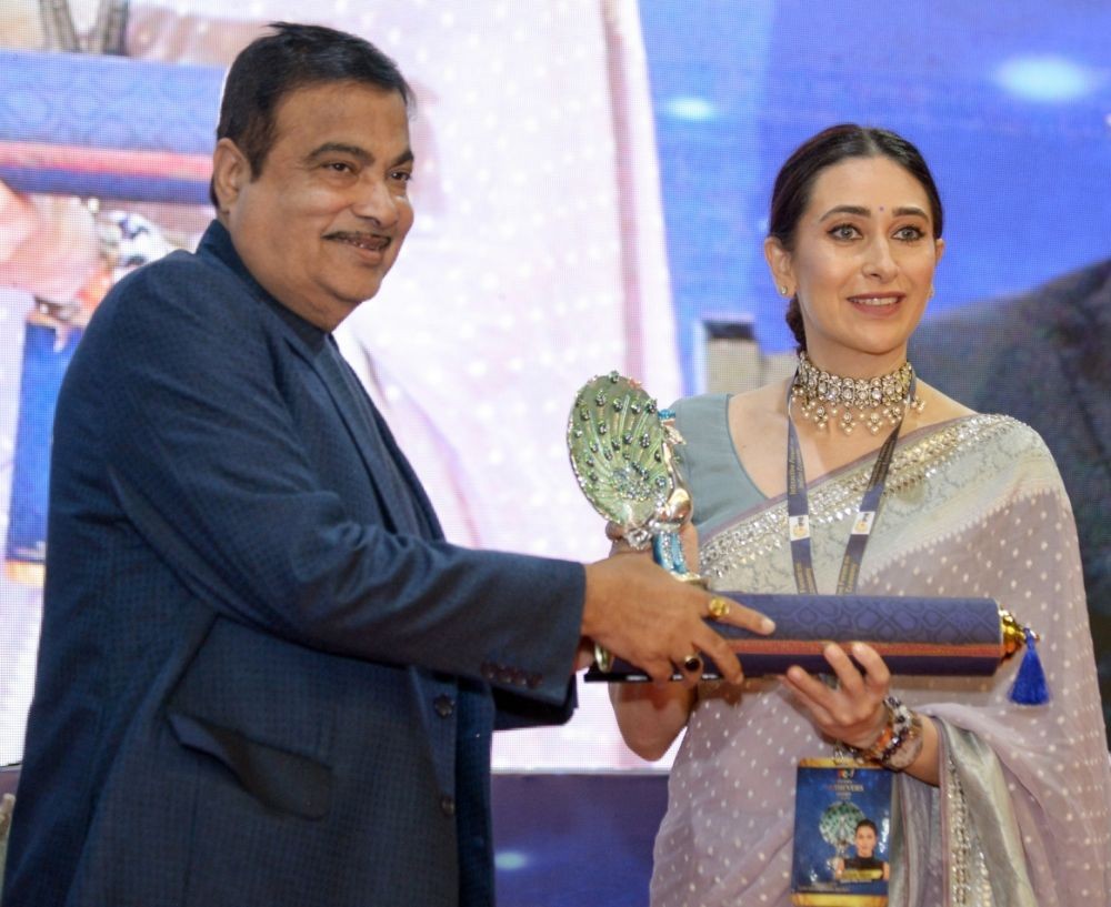 New Delhi:  Indian actress Karisma Kapoor being awarded by Union Minister of Road Transport and Highways Nitin Gadkari during the 3rd Edition of PC Indian Achievers Award in New Delhi . (Photo:IANS/Anupam Gautam)