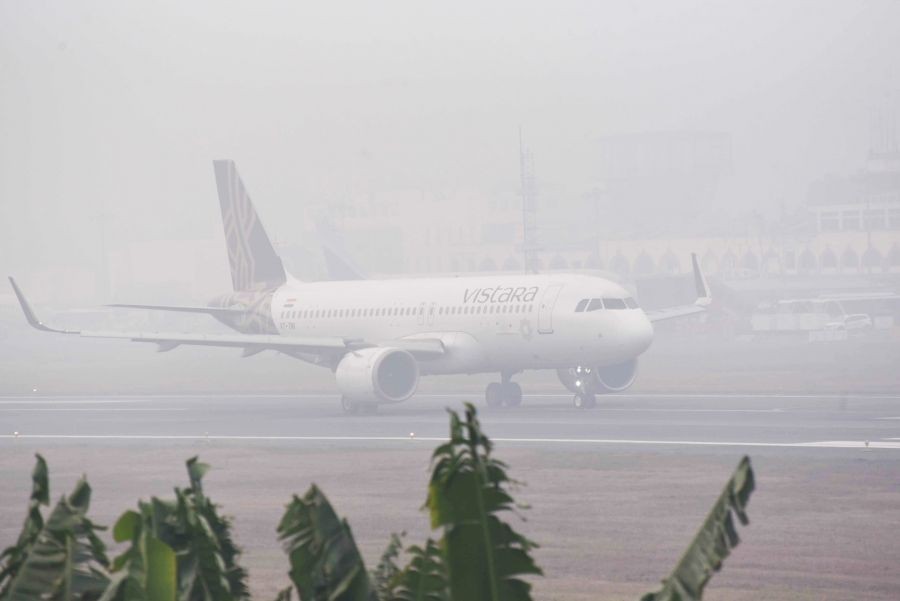 Patna: A passengerÃ¢Â€Â™s flight on the runway at Jaiprak Narain Airport amid dense fog, in Patna on Monday, Jan 09, 2023. (Photo: IANS)