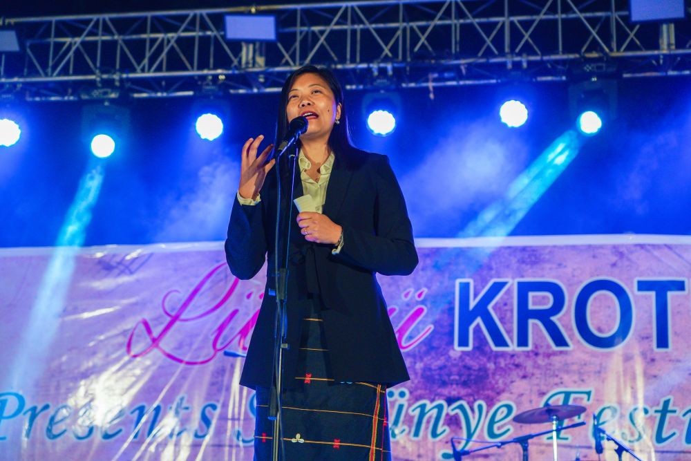 Hekani Jakhalu speaking at Sükrünye festival 2023
