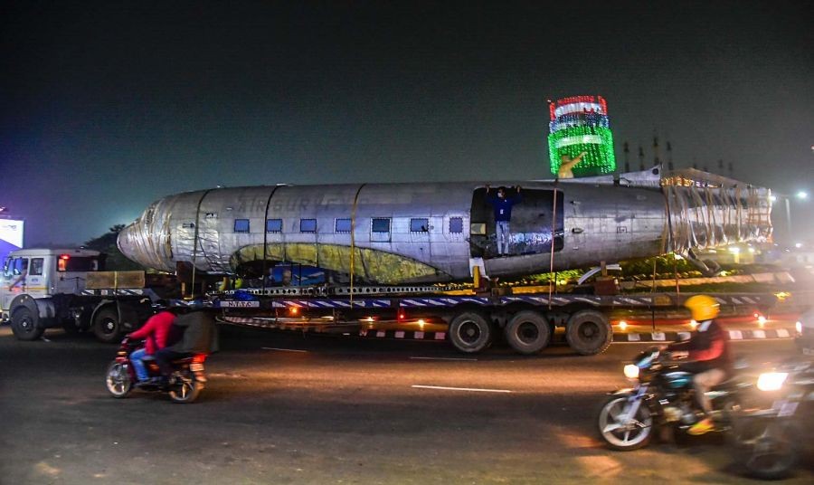 Bhubaneswar:Biju Patnaik's Historic Dakota Aircraft Arrives in Bhubaneswar on Wednesday January 18,2023.(Photo:Biswanath swain/IANS)