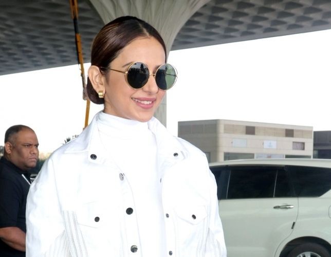 Mumbai : Actress Rakul Preet Singh poses for photographs as she arrives at the airport in Mumbai on Sunday, Jan 22, 2023. (Photo:Sanjay Tiwari/IANS)