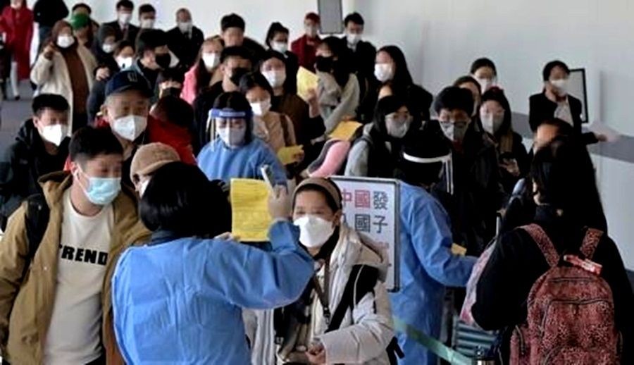 Quarantine officials introduce procedures for COVID-19 tests to entrants from China upon their arrival at Incheon International Airport, west of Seoul, on Jan. 2, 2023.(Yonhap/IANS)