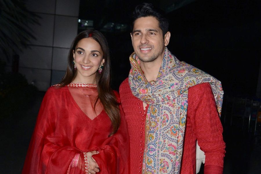 New Delhi :Newly weds Bollywood Actors Siddharth Malhotra and Kiara Advani spotted outside the Airport in New Delhi on Wednesday February 08,2023.(Photo: Anupam Gautam/IANS)