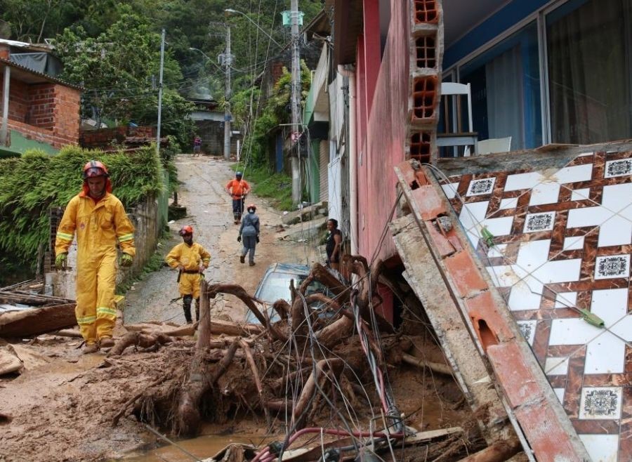 Rescuers inspect the disaster-stricken area in Sao Sebastiao, Sao Paulo, Brazil, on Feb. 22, 2023.(Rovena Rosa/Agencia Brasil via Xinhua/IANS)