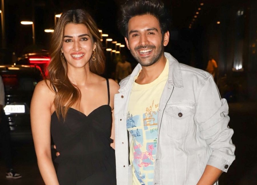 Mumbai : Actors Kartik Aaryan and Kriti Sanon pose for photographs during a promotional event, in Mumbai on Friday, Feb 03, 2023. (Photo:Sanjay Tiwari/IANS)