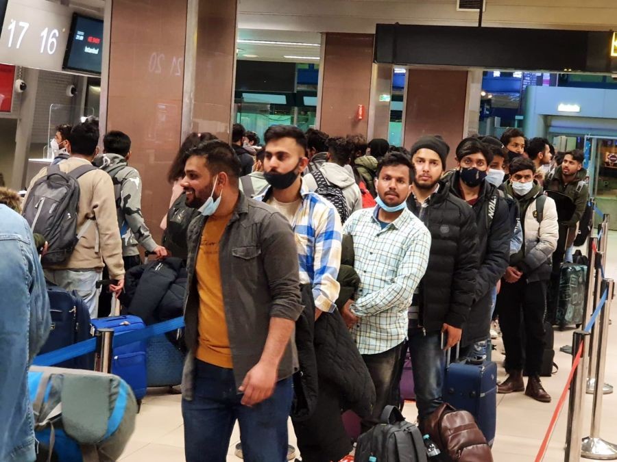 Mumbai :Another batch of 185 Indians, mostly students stranded in war-ravaged Ukraine, arrived by an Air India Express flight from Budapest at the Chhatrapati Shivaji Maharaj International Airport (CSMIA)in Mumbai on Monday, on Monday, March 07, 2022.(Photo:@DrSJaishankar/Twitter)