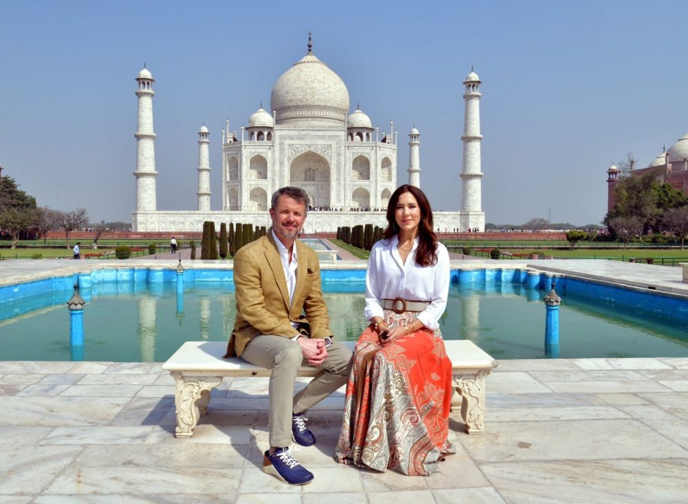 Agra: Denmark's Crown Prince Frederik Andre Henrik Christian and Princess Mary Elizabeth pose for a photograph at Taj Mahal, in Agra on Sunday, February 26, 2023.(Photo:IANS/Twitter)
