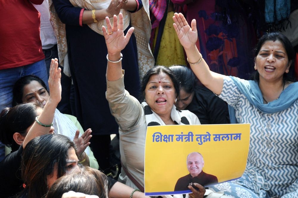 New Delhi: AAP workers protest against the arrest of Delhi Deputy CM Manish Sisodia in connection with liquor policy case, in New Delhi on Monday, Feb. 27, 2023. (Photo: Qamar Sibtain/IANS)