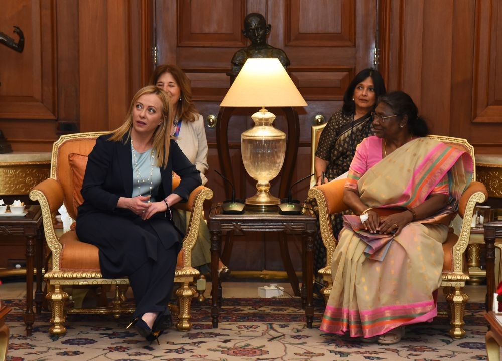 The Italian Prime Minister Ms. Giorgia Meloni called on the President of India, Smt.  Droupadi Murmu at Rashtrapati Bhavan, in New Delhi on March 02, 2023.