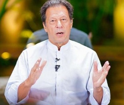 Police claim team had gone to Imran Khan's residence to sign notice, not to make arrest