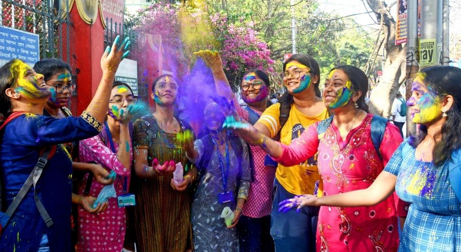 Kolkata: College students play with colour powder for the upcoming Holi festival in Kolkata on Friday, March 3, 2023.  (Photo: Kuntal Chakrabarty/IANS)