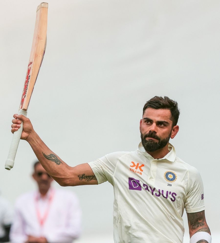 Ahmedabad : India's Virat Kohli raises his bat to acknowledge the crowd as he walks back to pavilion after his dismissal during the fourth day of the fourth cricket test match between India and Australia at Narendra Modi Stadium in Ahmedabad on Sunday, March 12, 2023.(Photo:Raj Kumar/IANS)