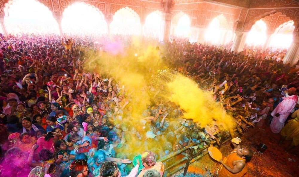 Jaipur: Devotees celebrating Holi with 'gulal' at the historical Govinddevji Temple in Jaipur on Monday, March 06, 2023. (Photo: IANS/Ravishankar Vyas)