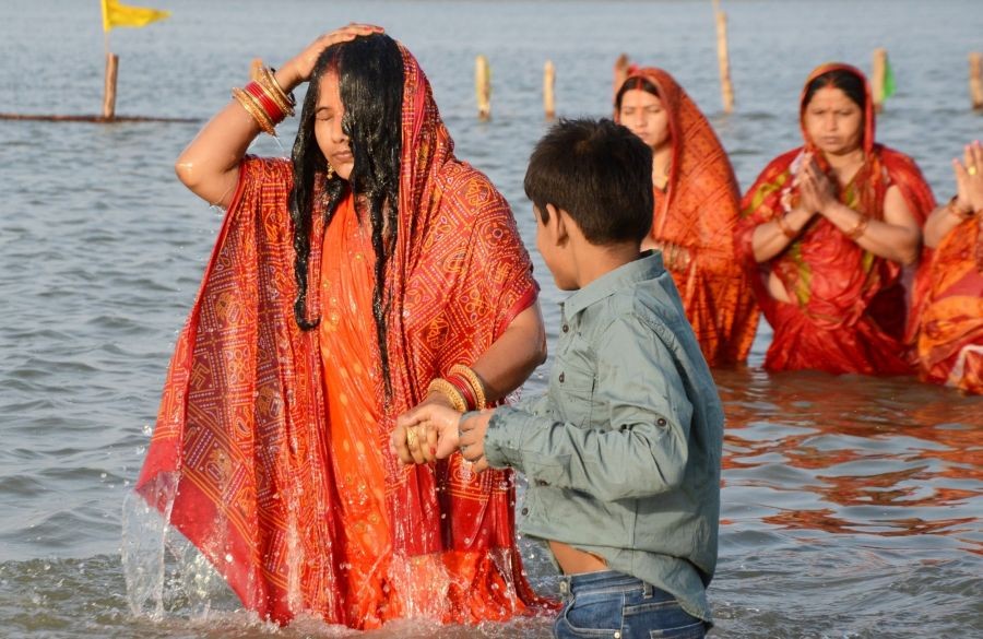 Patna: Women devotees perform rituals 'Arghya' in river Ganga during the Chaiti Chhath festival, in Patna on Monday, March 27, 2023. (Photo: IANS)
