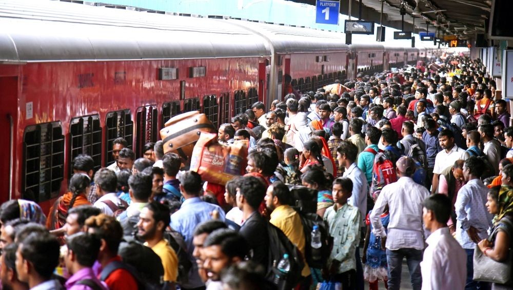 Jaipur: A view of an overcrowded train at a Jaipur station ahead of Holi festival on Sunday, March 05, 2023. (Photo: IANS/Ravishankar Vyas)