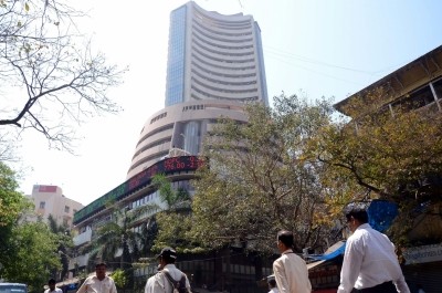 Sentiment and momentum favour the bulls in a truncated week