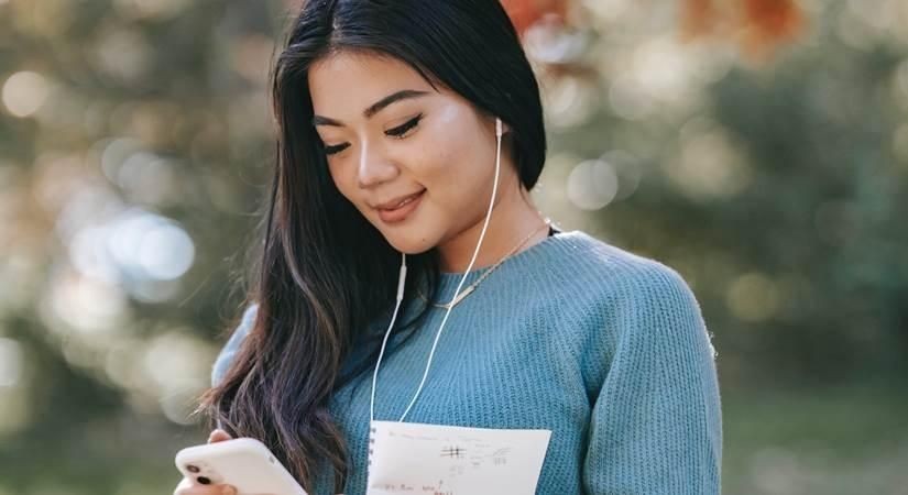 5 Audiobooks and Podcasts to help cope with stress