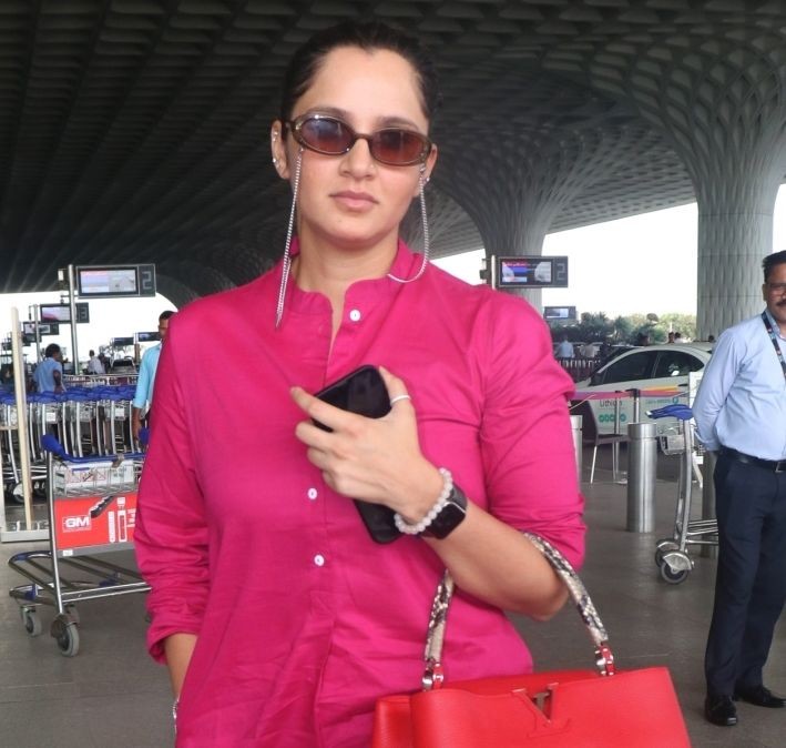 Mumbai: Tennis player Sania Mirza spotted at the airport in Mumbai on Monday, April 10, 2023. (Photo: Sanjay Tiwari/IANS)