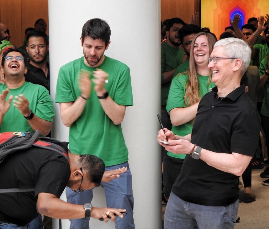 New Delhi: Apple CEO Tim Cook interacts with people at the opening of India’s second Apple Store at Select City Walk Mall,Saket, in New Delhi, on Thursday, April 20, 2023. (Photo:IANS/Anupam Gautam)