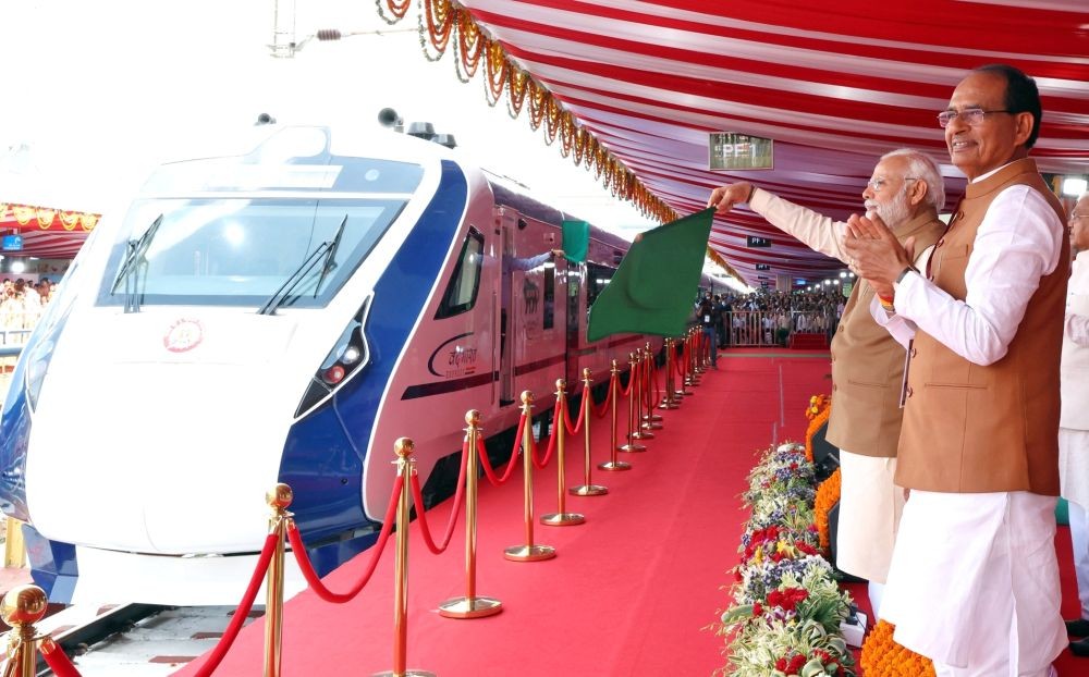 Bhopal: Prime Minister Narendra Modi flags off Vande Bharat Express at Rani Kamlapati Station in Bhopal, Madhya Pradesh on April 1, 2023. (Photo : PIB/ IANS)