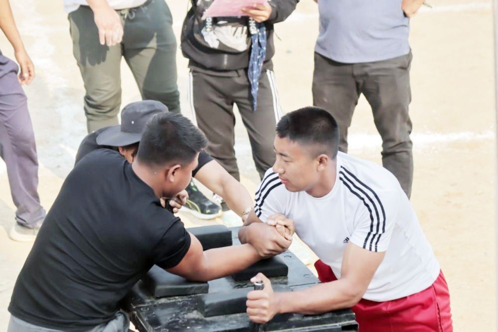 Huluyi D Vadeo (white) in action against Basayi Keyho in the final match of the Arm wrestling competition on Thursday.