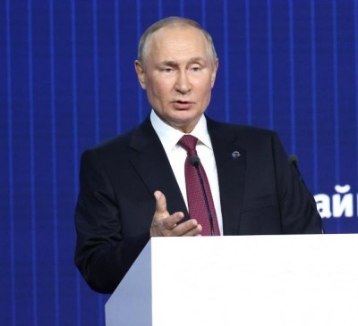 Putin makes 'surprise' visit to frontline, reviews status of operations