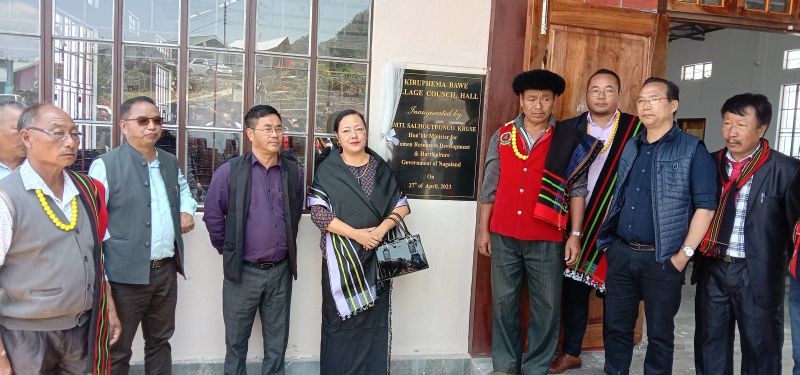 Minister Salhoutuonuo Kruse and village leaders during the inauguration of Kiruphema Bawe village council hall held on April 27. (Morung Photo)