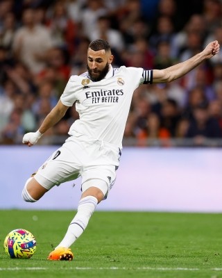 Real Madrid put pressure on Barcelona, Real Sociedad and Athletic Club both win