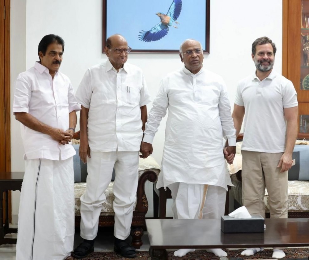 NCP President Sharad Pawar meeting Congress President Shri Mallikarjun Kharge, Congress leader Rahul Gandhi and AICC General Secy KC Venugopal at CP Residence in New Delhi. (IANS Photo)
