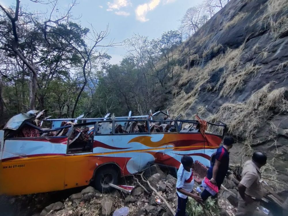 12 killed as bus plunges into gorge on Mumbai-Pune highway; Prez, PM express grief