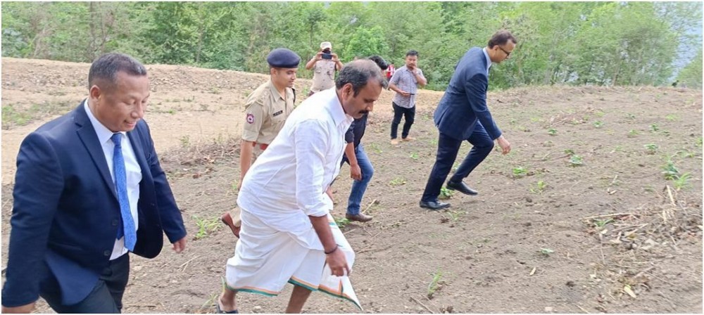 Union MoS for Information & Broadcasting and Fisheries, Animal Husbandry & Dairying Dr L Murugan along with officials inspecting the progress of implementation of central government flagship schemes in Phek district on April 21. (PIB Photo)