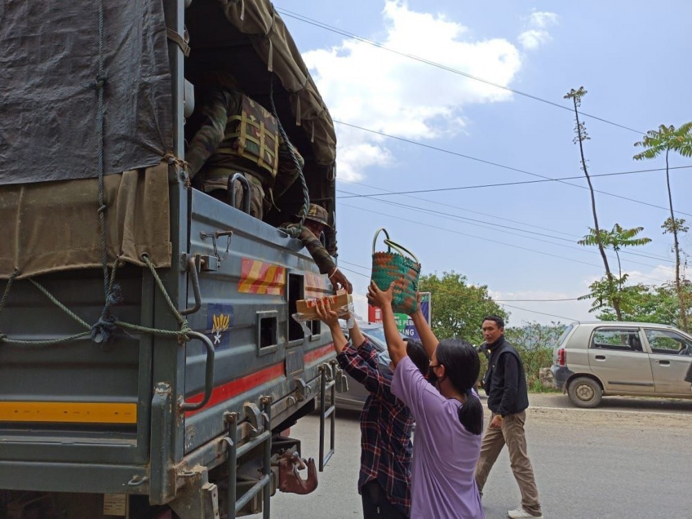 Members of Mao Union Senapati offer refreshment to citizens of Nagaland, being evacuated from Imphal as well as their escorts in Senapati on May 7.