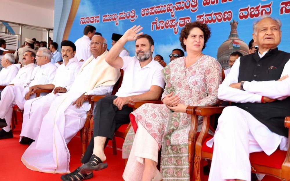 Chief Minister's MK Stalin, Ashok Gehlot, Congress leaders Mallikarjun Kharge ,Rahul Gandhi and Priyanka Gandhi during the oath ceremony of Karnataka's CM and ministers, at Kanteerava Stadium in Bengaluru, Saturday, May 20, 2023.(Photo: IANS)