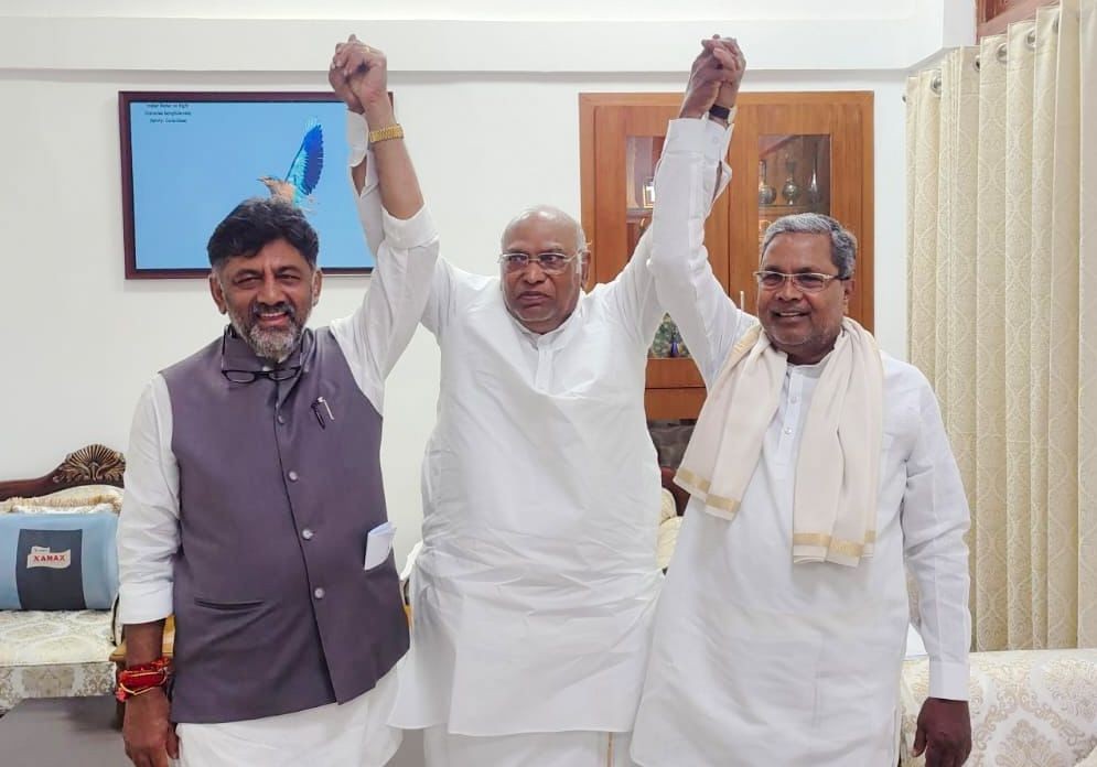 New Delhi: Congress President Mallikarjun Kharge with senior party leaders Siddaramaiah and DK Shivakumar during a meeting, in New Delhi on Thursday, May 18, 2023.(Photo: IANS)