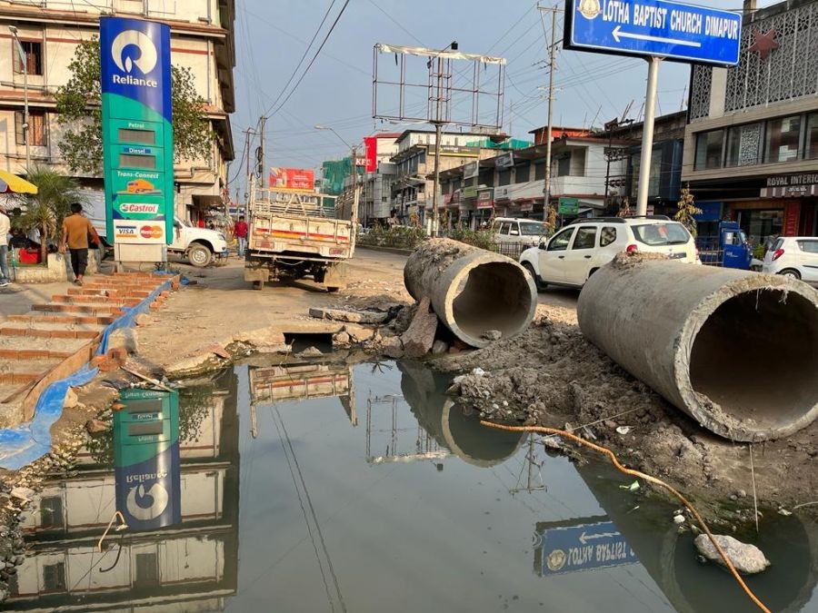 Sludge openly dumped on the road amidst drainage construction and repairs undertaken at Tajen Ao Road, Dimapur on May 17. (Morung Photo)