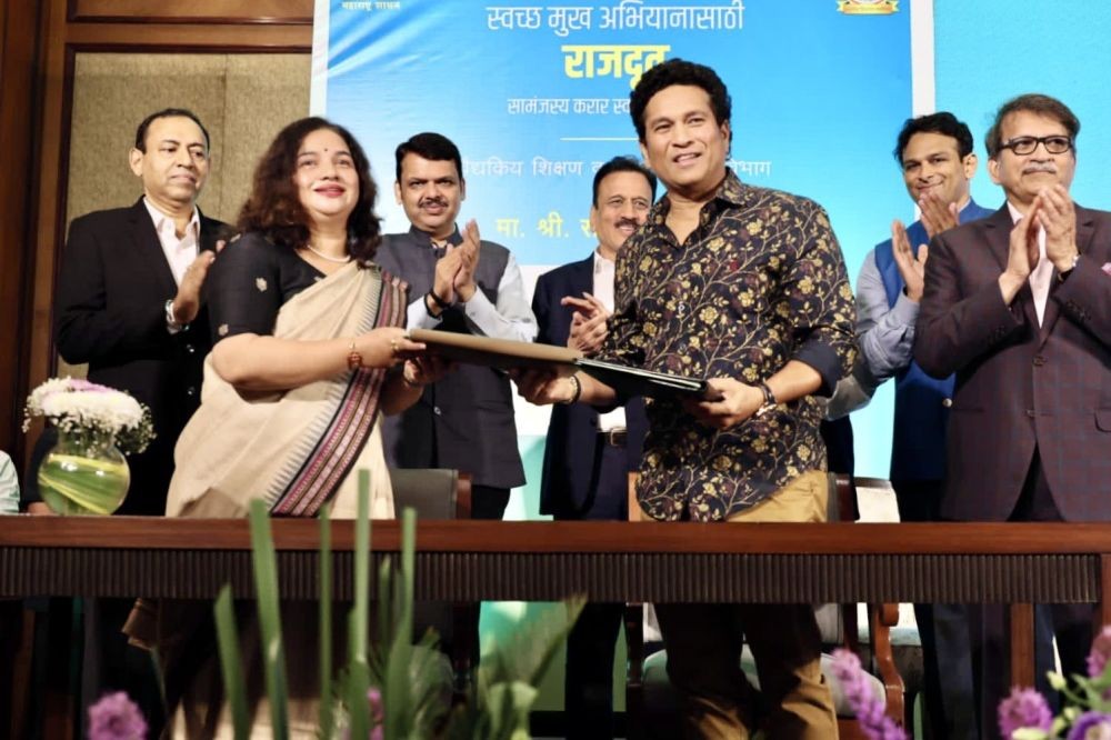 Mumbai: Maharashtra Deputy Chief Minister Devendra Fadnavis with Maharashtra Minister for Sports & Youth Welfare Girish Mahajan and former cricketer Sachin Tendulkar during an event where Tendulkar is announced as Smile Ambassador for Maharashtra's Swachh Mukh Abhiyan, in Mumbai, Tuesday, May 30, 2023. (Photo:IANS/Twitter)