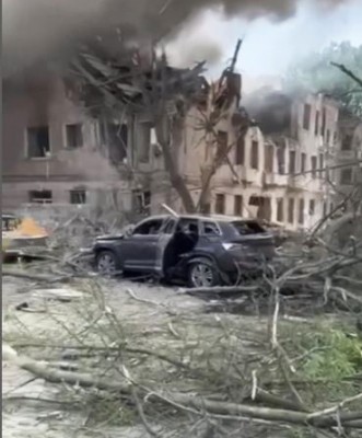 Rocket attack on Ukraine medical clinic kills 1, injures 15