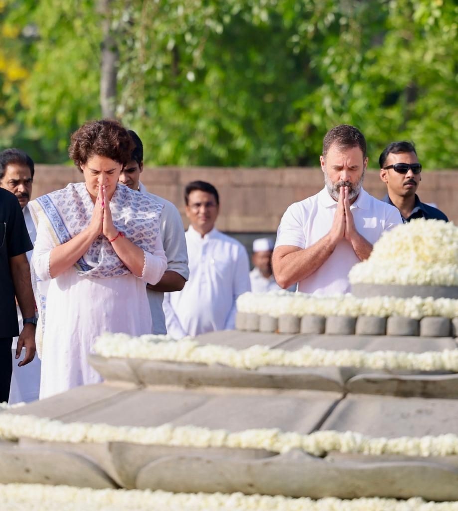 New Delhi: Congress leaders Priyanka Gandhi and Rahul Gandhi pay tributes to former prime minister Rajiv Gandhi on his death anniversary, in New Delhi on Sunday, May 21, 2023. (Photo: IANS)