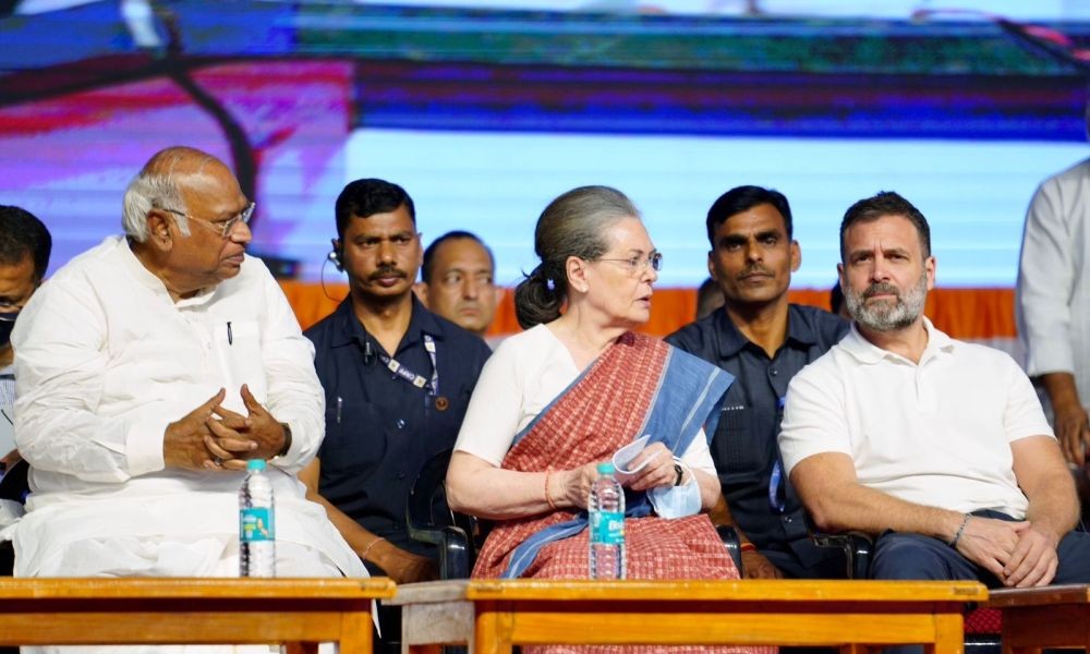 Dharwad : Congress President Mallikarjun Kharge with party leader Sonia Gandhi and Rahul Gandhi  during a public meeting ahead of Karnataka Assembly Election,in Dharwad,Saturday, May 6, 2023. (Photo:IANS/Twitter)