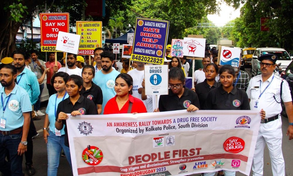 Kolkata: People participate in an awareness rally to promote a Drug free society, organised by Kolkata Police in Kolkata on Saturday, June 24, 2023. (Photo:Kuntal Chakrabarty/IANS)