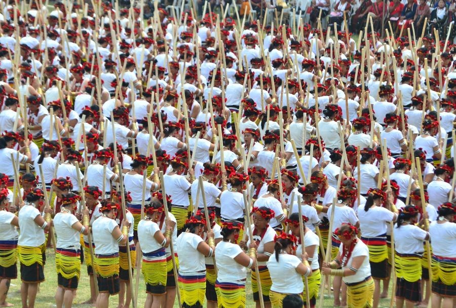 1400 Sülimis (Sümi women) from Western Sümi area perform ‘Thishole’ a mega cultural display during the Western Sümi Totimi Hoho Silver Jubilee celebration at Thilixu Village on June 7. (Photo by Caisii Mao)