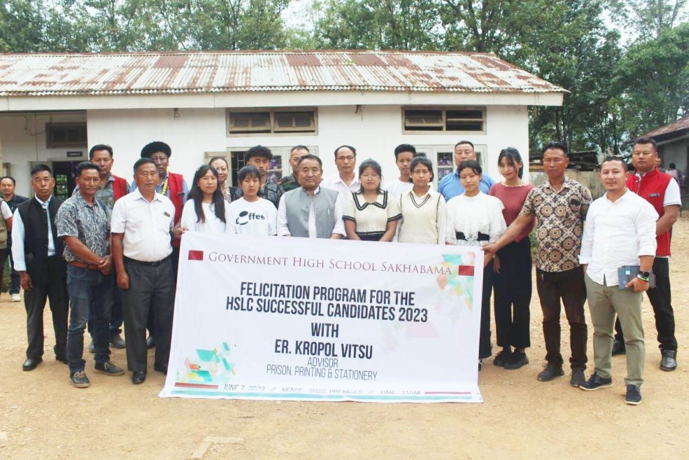 Er Kropol Vitsu and others with successful HSLC candidates during the felicitation programme at GHS Sakhabama.