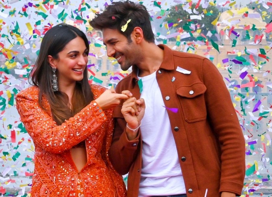 Jaipur: Bollywood actors Kartik Aryan and Kiara Advani during the promotional event of  their upcoming film 'SatyaPrem ki katha' at Jal Mahal in Jaipur, on Saturday, June 24, 2023. (Photo: IANS/Ravishankar Vyas)