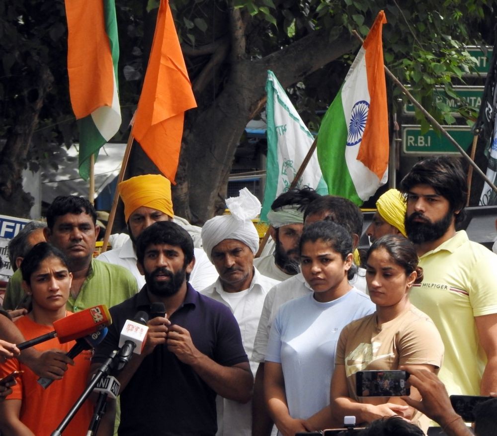 New Delhi: Wrestlers Bajrang Punia, Sakshi Malik, and Vinesh Phogat address the Media at Jantar mantar, in New Delhi, on Sunday, May 28, 2023. (Photo:IANS/Anupam Gautam)