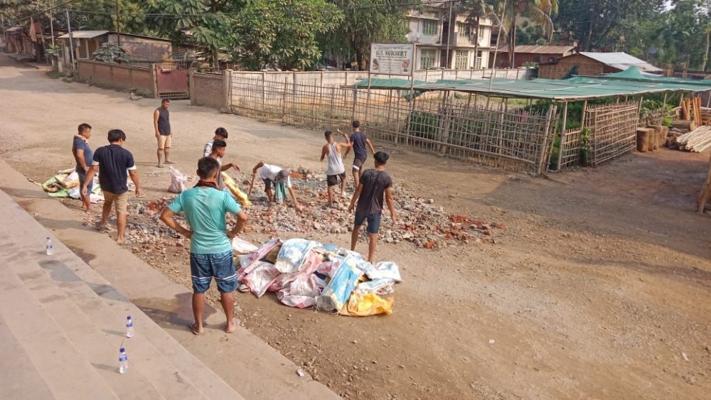 Residents of Industrial Estate colony, Dimapur filled up potholes dotting a stretch of NH 36 starting from the Assam Rifles camp (old firing range) till the District Jail intersection on June 3. (Morung Photo)