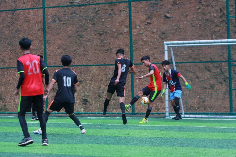 Players of Junior FC in red jersey against Plan B FC in black jersey in action at the ongoing Salangtem Youth Union Futsal Tournament at Mojabi Futsal Ground Salangtem ward, Mokokchung on June 20. (Photo Courtesy: Salangtem Youth Union)